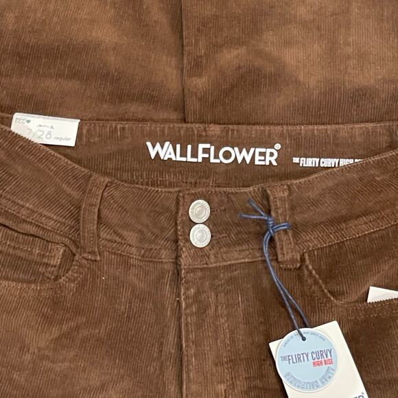 NWT Women's Flirty Curvy Flare High Rise Insta Stretch Juniors Jeans Size 7 - Picture 7 of 8